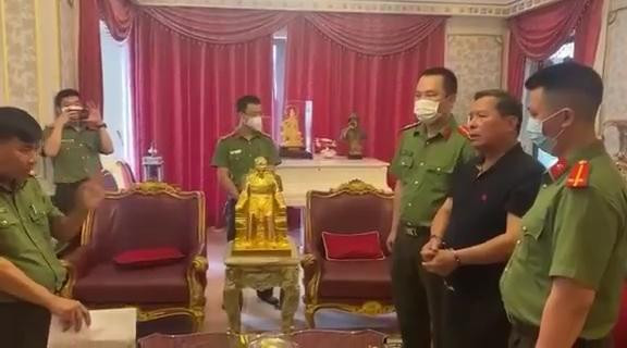 Ông Phạm Hồng Hà, cựu Chủ tịch UBND TP Hạ Long (Quảng Ninh) bị truy tố về tội tham ô tài sản, nhận hối lộ. Ông Phạm Hồng Hà, cựu Chủ tịch UBND TP Hạ Long (Quảng Ninh) bị truy tố về tội tham ô tài sản, nhận hối lộ.