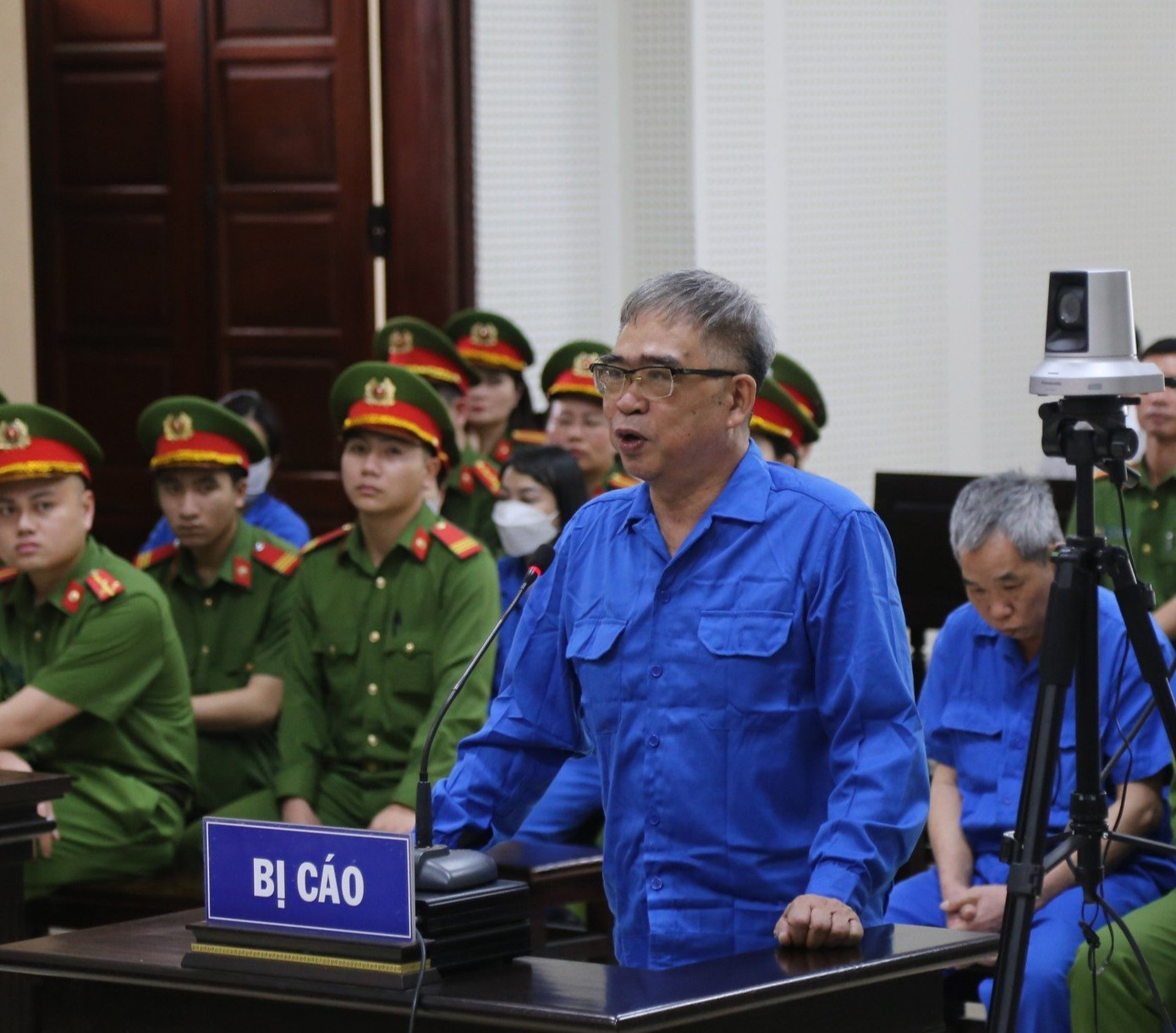 Tuyên phạt Đỗ Hữu Ca 10 năm tù giam.