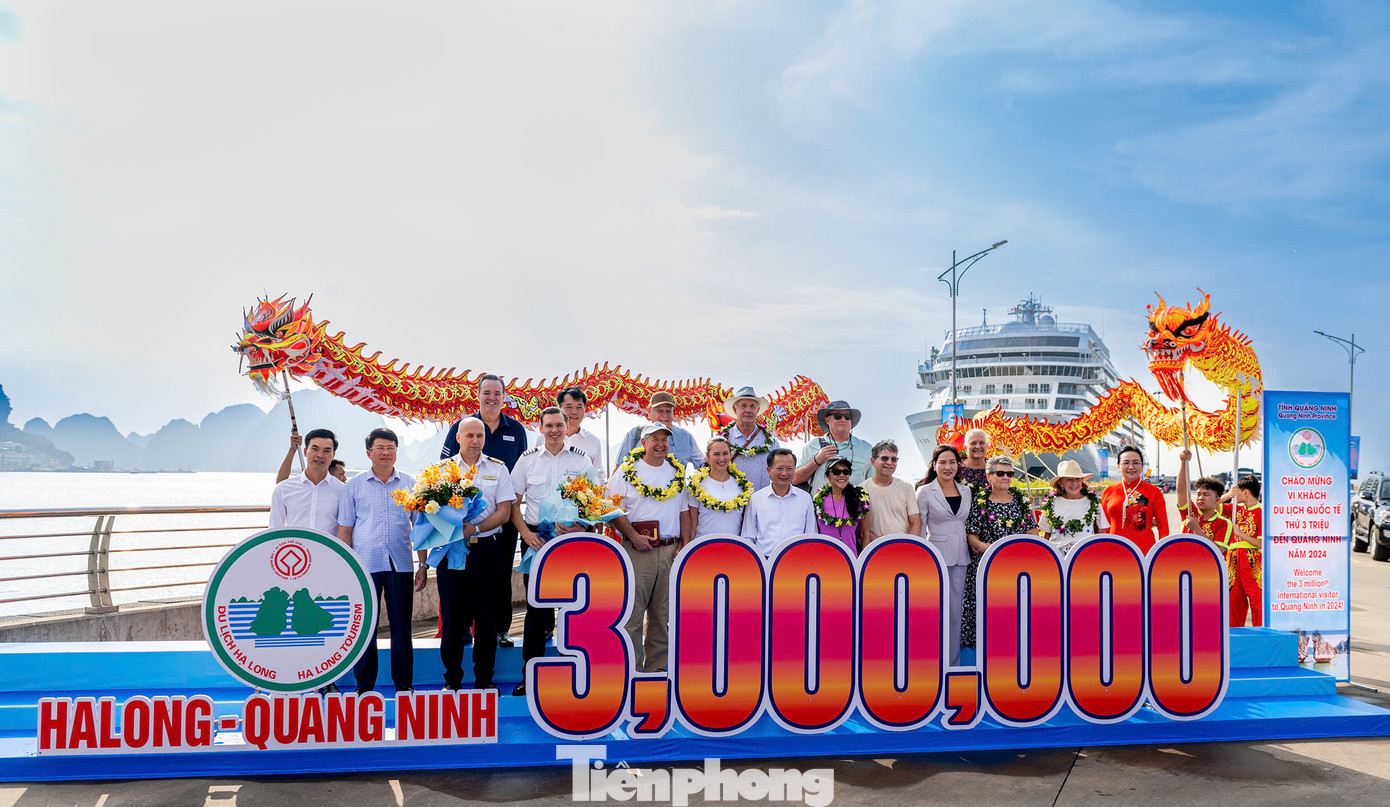 Quảng Ninh đón vị khách quốc tế thứ 3 triệu đến từ du lịch đường biển. Quảng Ninh đón vị khách quốc tế thứ 3 triệu đến từ du lịch đường biển.