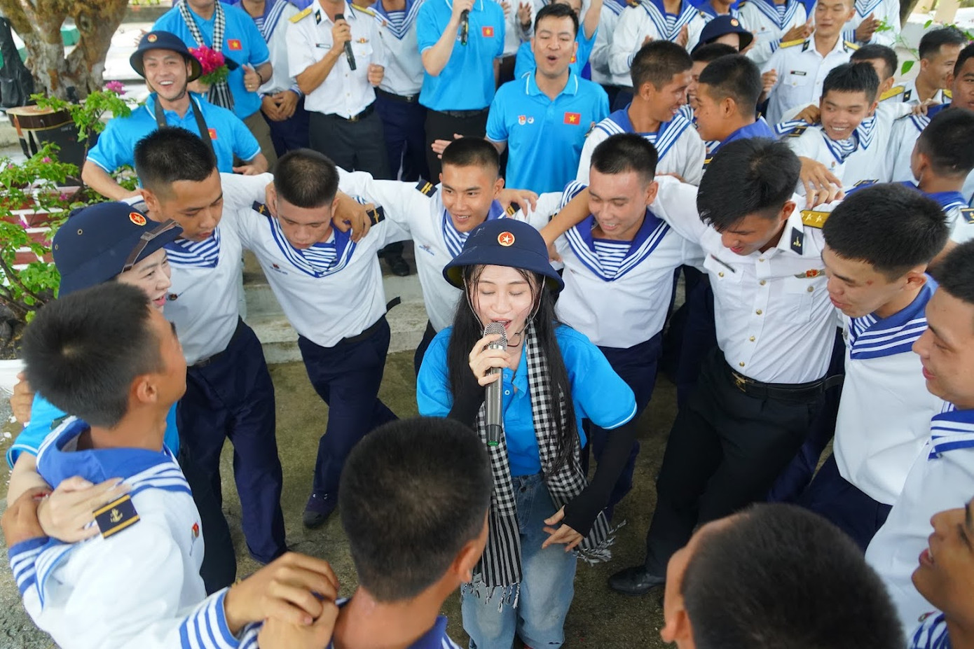 Chuyến hành trình đầy ý nghĩa này không chỉ là dịp tri ân những thế hệ đi trước đã anh dũng hy sinh vì biển đảo quê hương, mà còn là dịp để thế hệ hôm nay khắc ghi và tiếp nối.