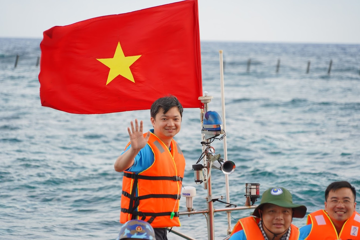Đoàn tham gia hành trình năm nay do anh Nguyễn Minh Triết - Bí thư Trung ương Đoàn, Chủ tịch Hội Sinh viên Việt Nam làm trưởng đoàn, quy tụ hơn 80 đại biểu là những gương mặt trẻ tiêu biểu trên nhiều lĩnh vực.