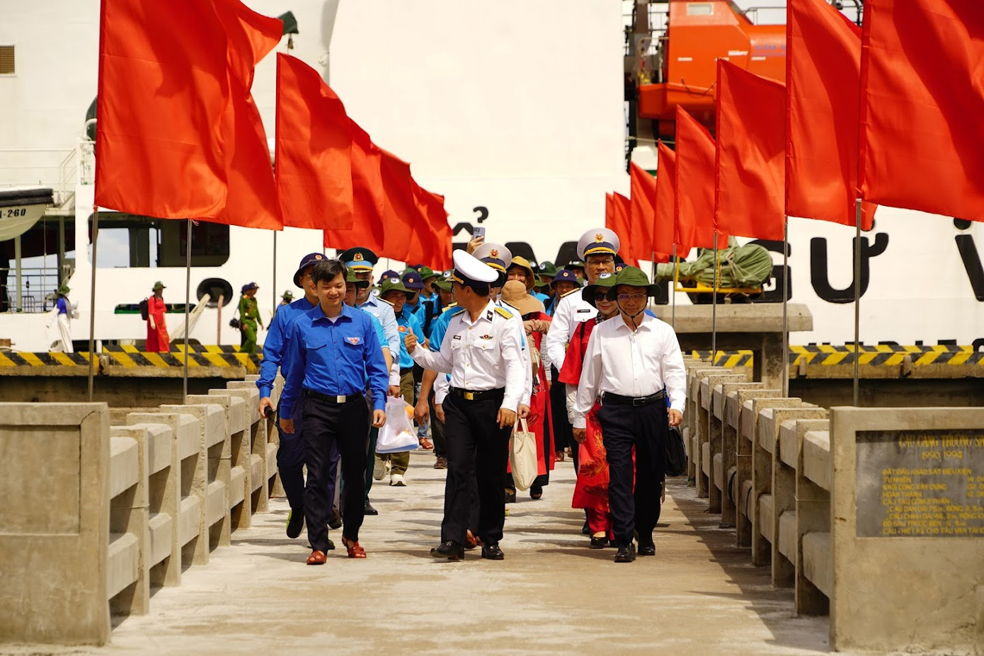 Năm nay, hành trình mang chủ đề “Tự hào một dải non sông”, hướng tới kỷ niệm 50 năm giải phóng quần đảo Trường Sa và 70 năm Ngày truyền thống Hải quân nhân dân Việt Nam.