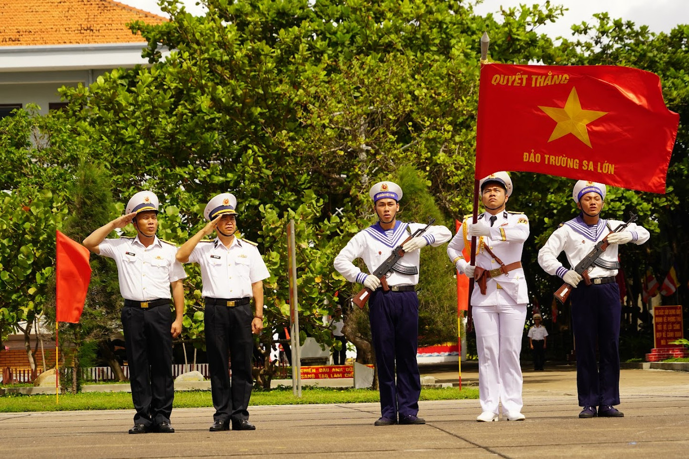 Và đặc biệt là kỷ niệm 70 năm Ngày truyền thống Hải quân Nhân dân Việt Nam (7/5/1955 – 7/5/2025) – một dấu mốc lịch sử quan trọng trong hành trình xây dựng và bảo vệ chủ quyền biển, đảo của dân tộc Việt Nam.