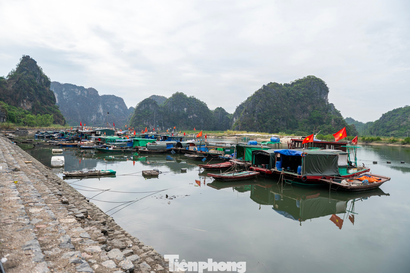Cảng Cái Xà Cong nằm tại phường Hà Phong, TP Hạ Long, tỉnh Quảng Ninh. Đây là cảng cá nằm trong Quy hoạch hệ thống cảng cá và khu neo đậu tránh trú bão cho tàu cá thời kỳ 2021-2030, tầm nhìn đến năm 2050, được Thủ tướng Chính phủ phê duyệt.
