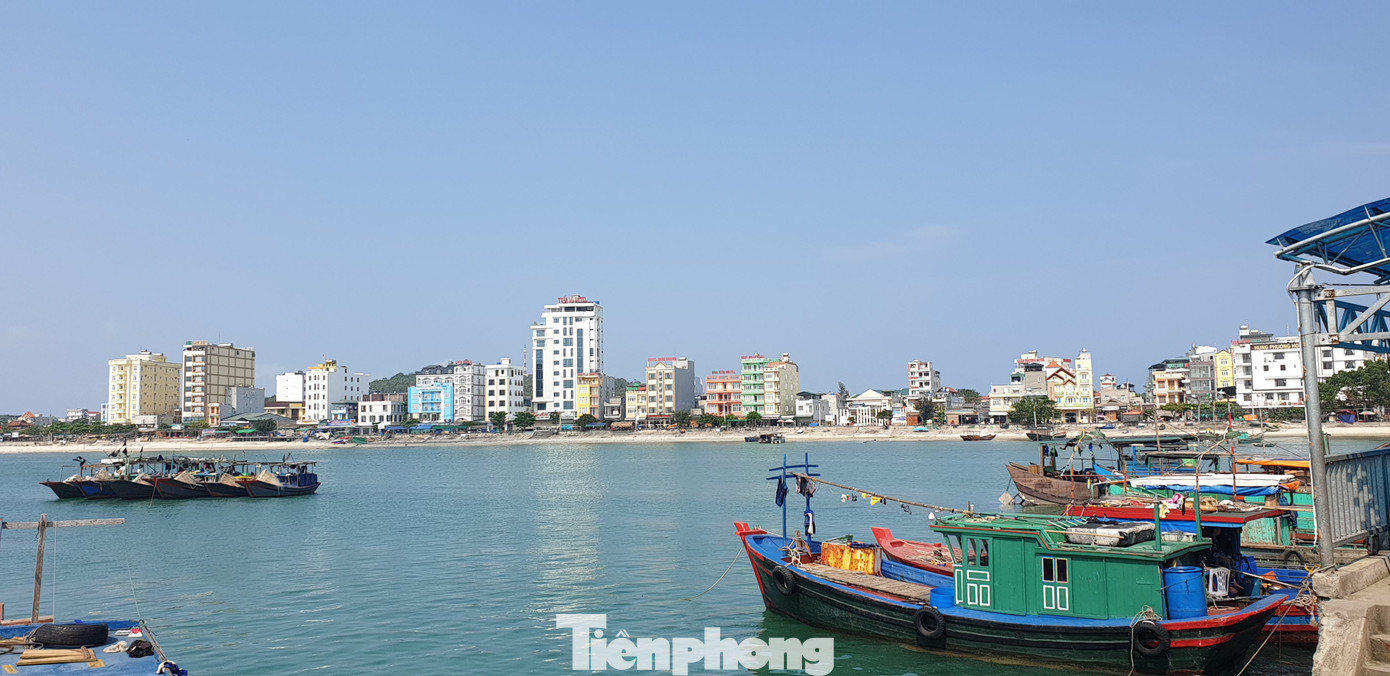 Một góc nhỏ huyện đảo Cô Tô. Một góc nhỏ huyện đảo Cô Tô.