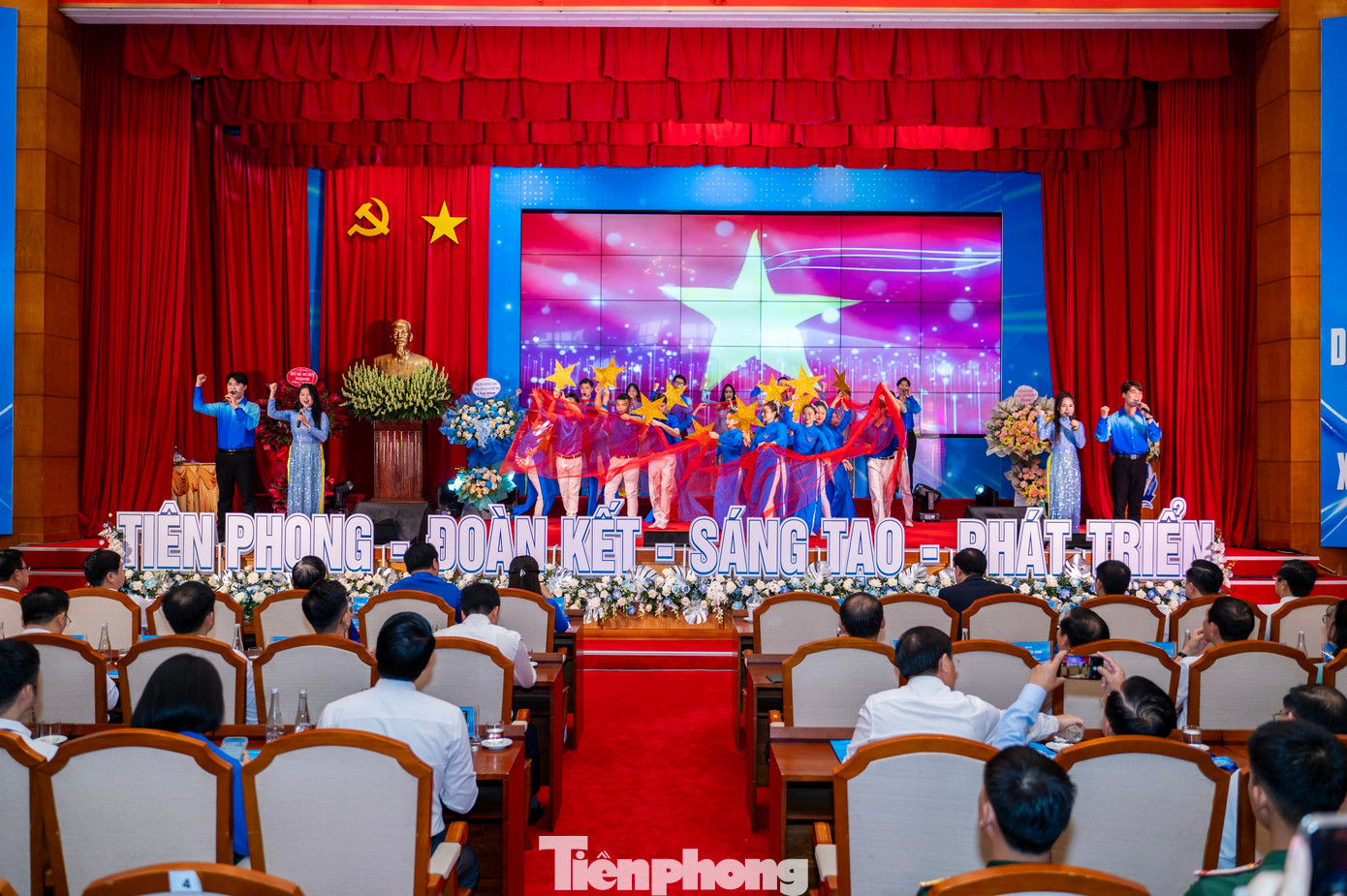 Đại hội mở màn với các tiết mục văn nghệ ca ngợi tỉnh Quảng Ninh, tinh thần xung kích của thanh niên vùng mỏ với chủ đề “Khát vọng thanh niên Quảng Ninh thời đại mới”.