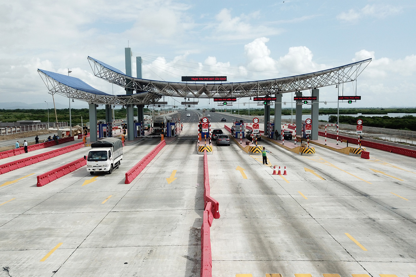 Trạm thu phí cầu Bạch Đằng, Quảng Ninh.