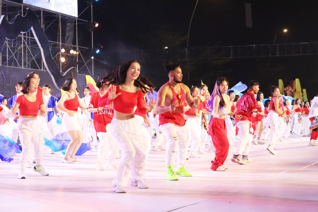 Carnaval Hạ Long 2023 được xây dựng với các hình thức nghệ thuật xuyên suốt dẫn dắt nội dung là âm nhạc và các điệu nhảy truyền thống đến từ các nghệ sĩ.