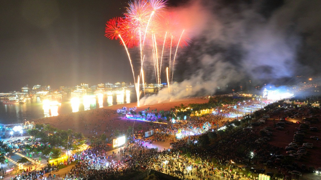 Carnaval lan tỏa hình ảnh vịnh Hạ Long đã được UNESCO công nhận là Di sản Thiên nhiên thế giới đến với bạn bè năm châu, lễ hội cũng mở màn cho một mùa du lịch sôi động của Quảng Ninh.