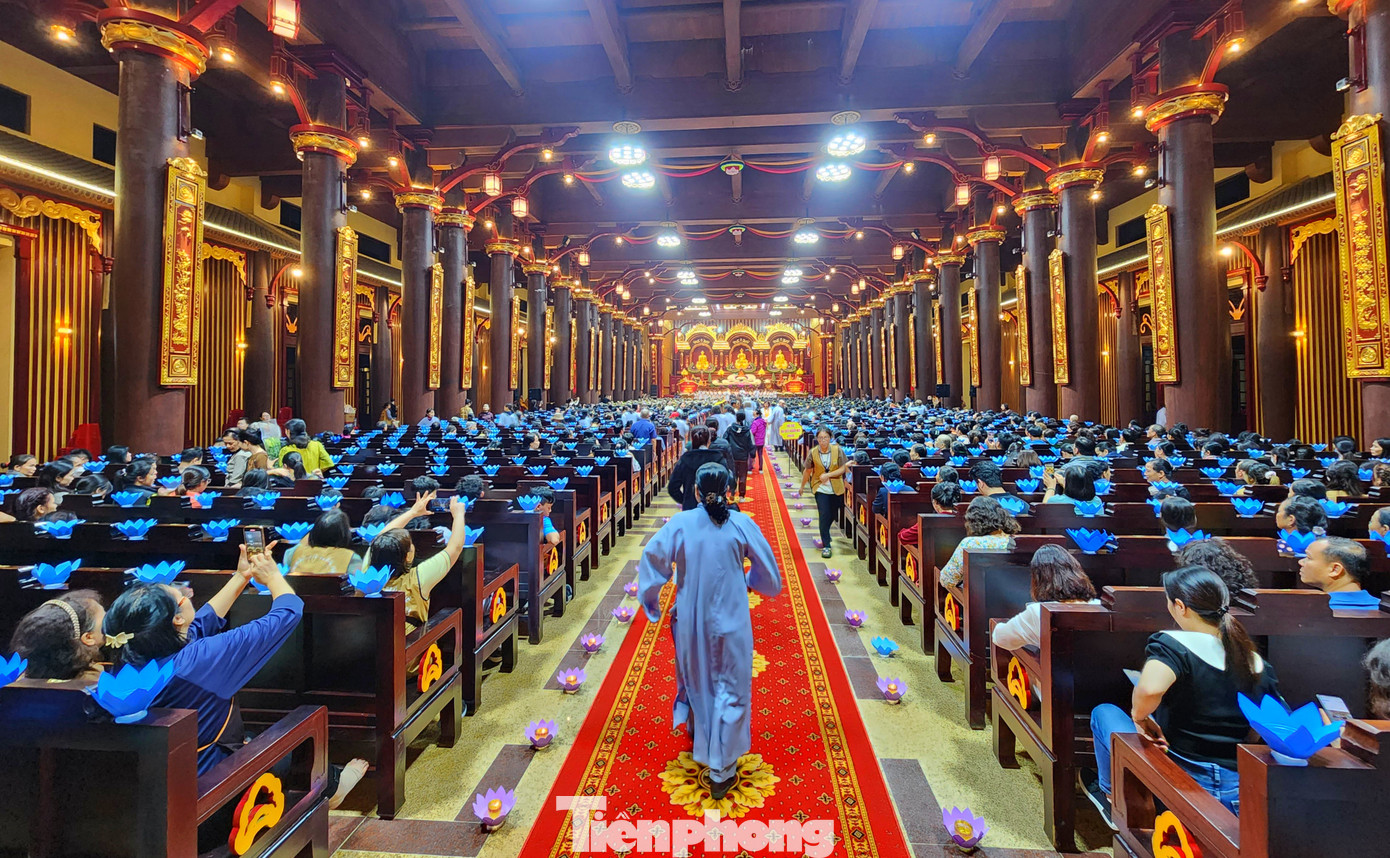 Công trình có sức chứa từ 5.000 đến 7.000 người. Công trình có sức chứa từ 5.000 đến 7.000 người.