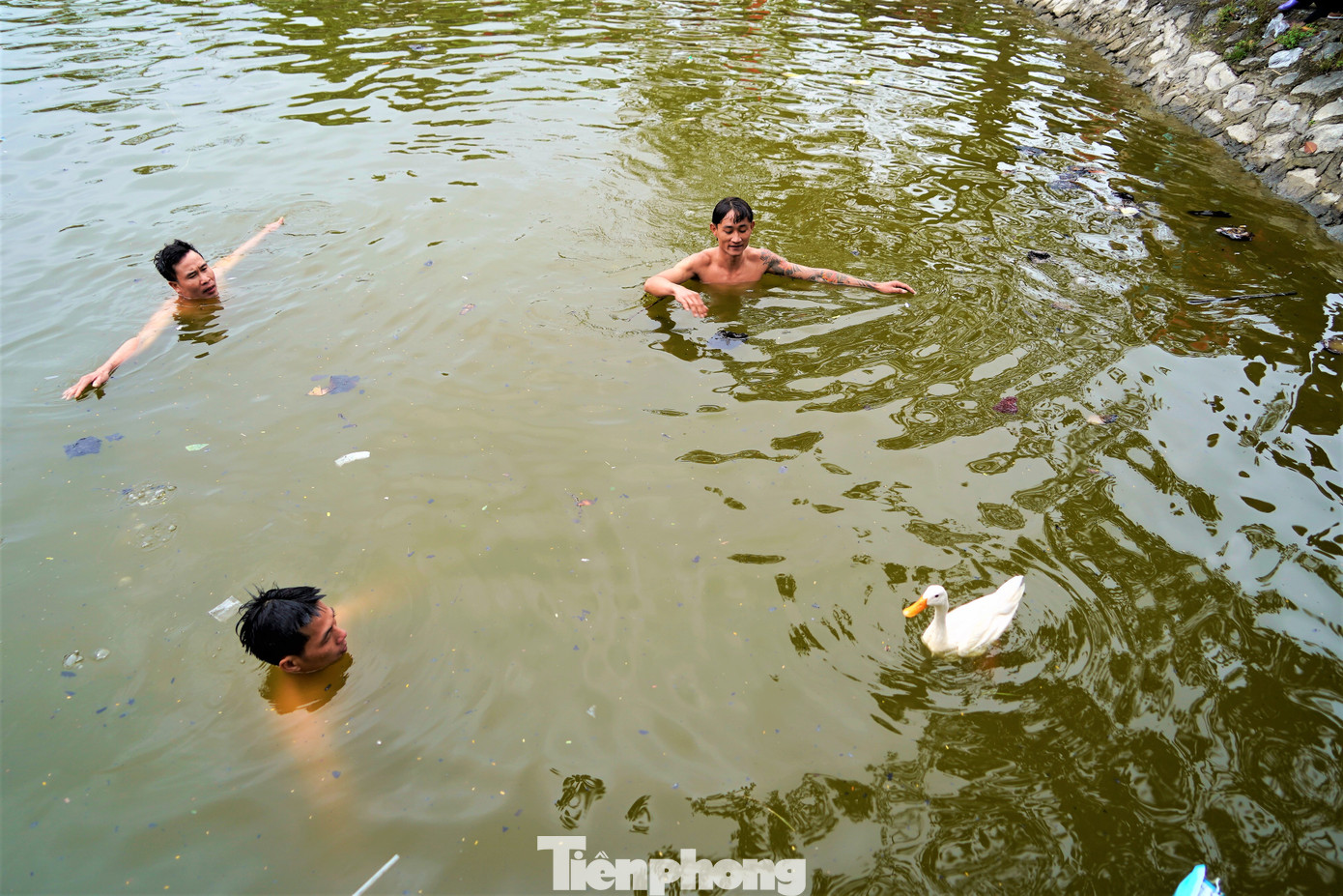 Trò chơi đòi hỏi sự khéo léo, nhanh nhạy và cần có sự hợp tác giữa các thành viên.
