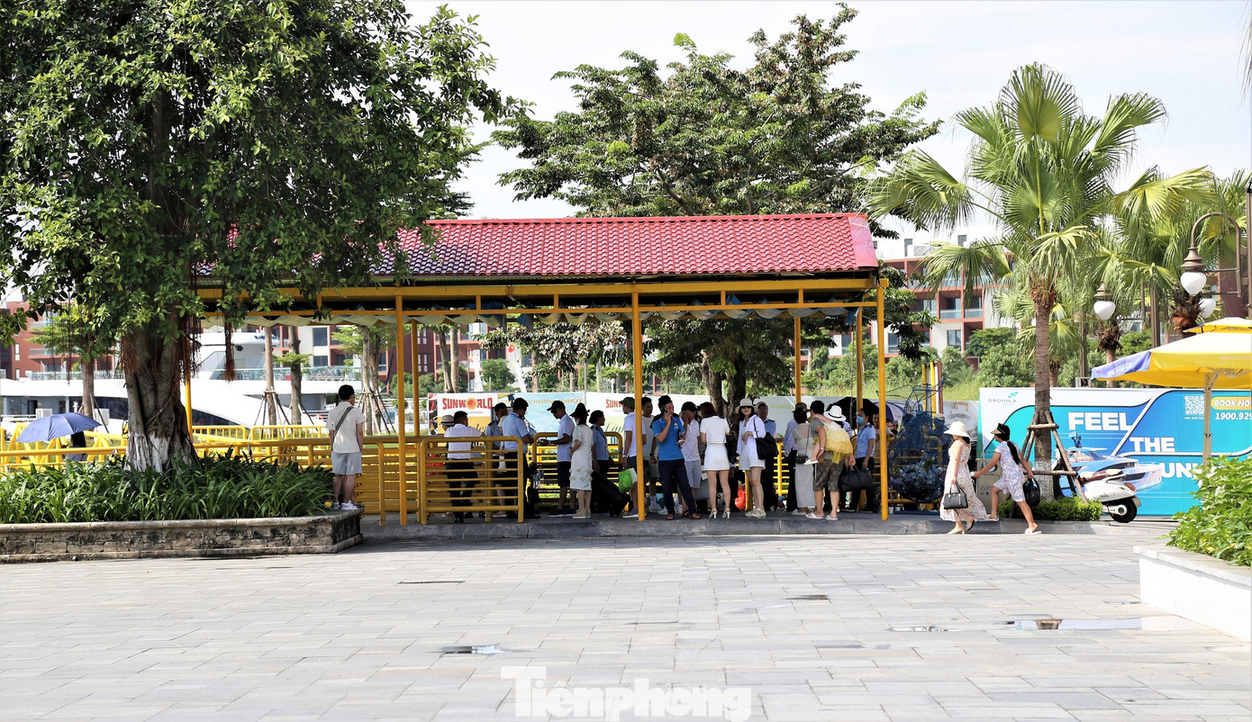 Thời tiết Hạ Long sáng nay khá đẹp, trời nắng dịu nhưng không oi như những ngày trước đó. Thời tiết Hạ Long sáng nay khá đẹp, trời nắng dịu nhưng không oi như những ngày trước đó.