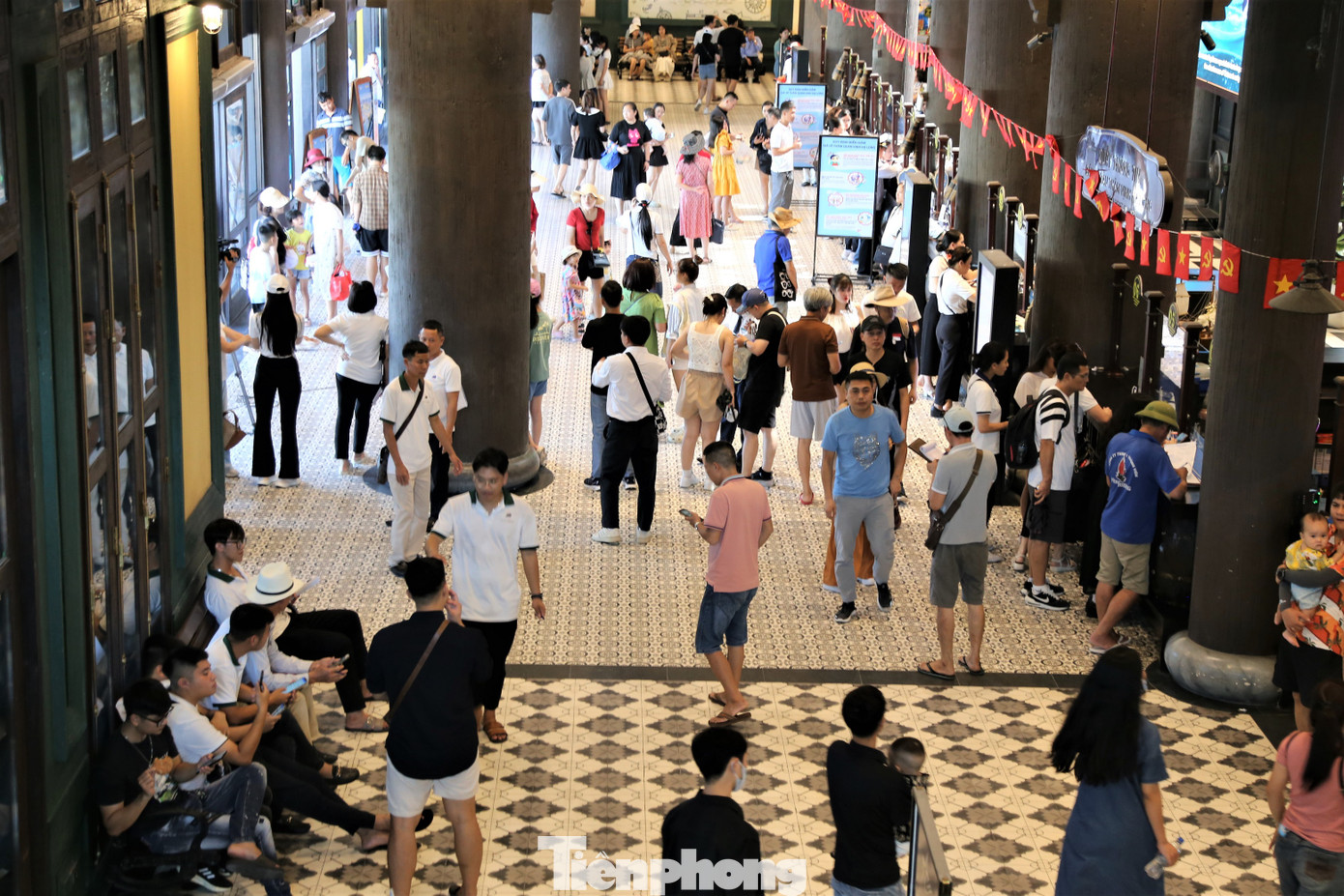 Các nhà hàng khách sạn trên địa bàn TP. Hạ Long cũng đạt trên 80% công suất. Các nhà hàng khách sạn trên địa bàn TP. Hạ Long cũng đạt trên 80% công suất.