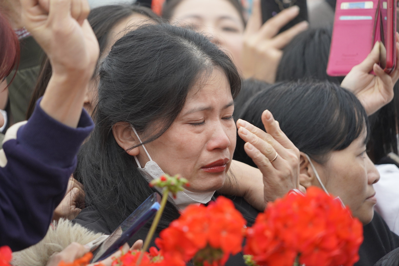 Những giọt nước mắt của người mẹ đã rơi khi nhìn con mình lớn khôn, trưởng thành.