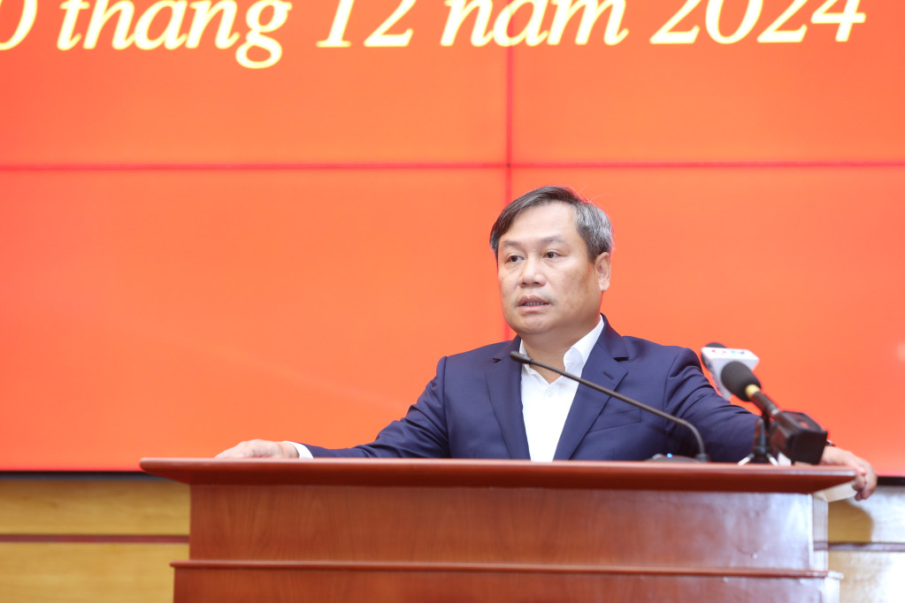 Ông Vũ Đại Thắng - Ủy viên Trung ương Đảng, Bí thư Tỉnh ủy Quảng Ninh, chúc mừng tân Phó Bí thư Tỉnh ủy Phạm Đức Ấn. Ông Vũ Đại Thắng - Ủy viên Trung ương Đảng, Bí thư Tỉnh ủy Quảng Ninh, chúc mừng tân Phó Bí thư Tỉnh ủy Phạm Đức Ấn.