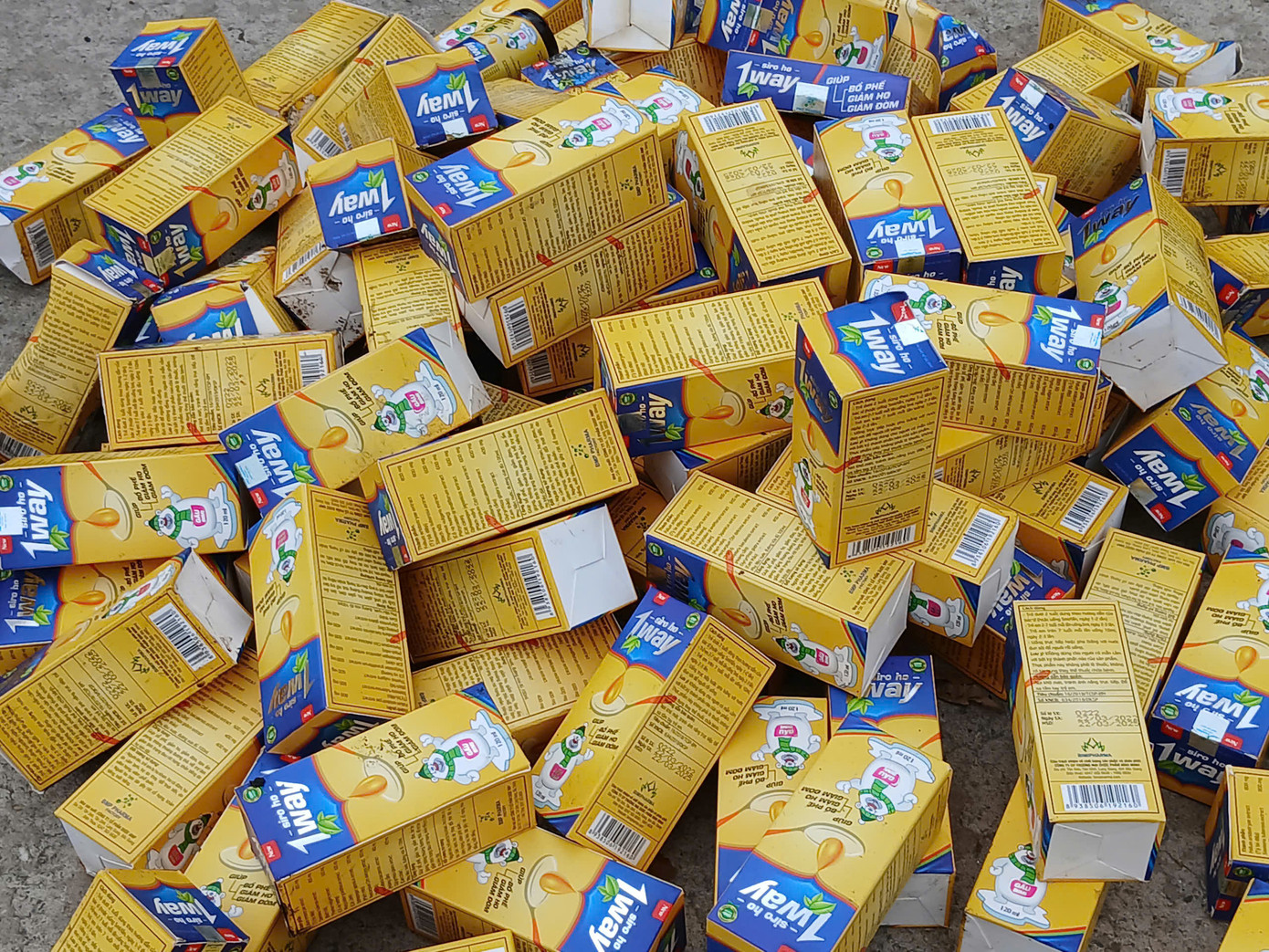 Thực phẩm chức năng siro ho hết hạn sử dụng.