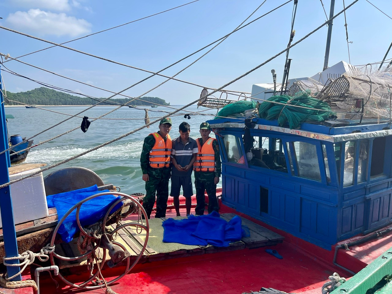 Phạm Tuấn Anh cùng phương tiện bị bắt giữ. Phạm Tuấn Anh cùng phương tiện bị bắt giữ.