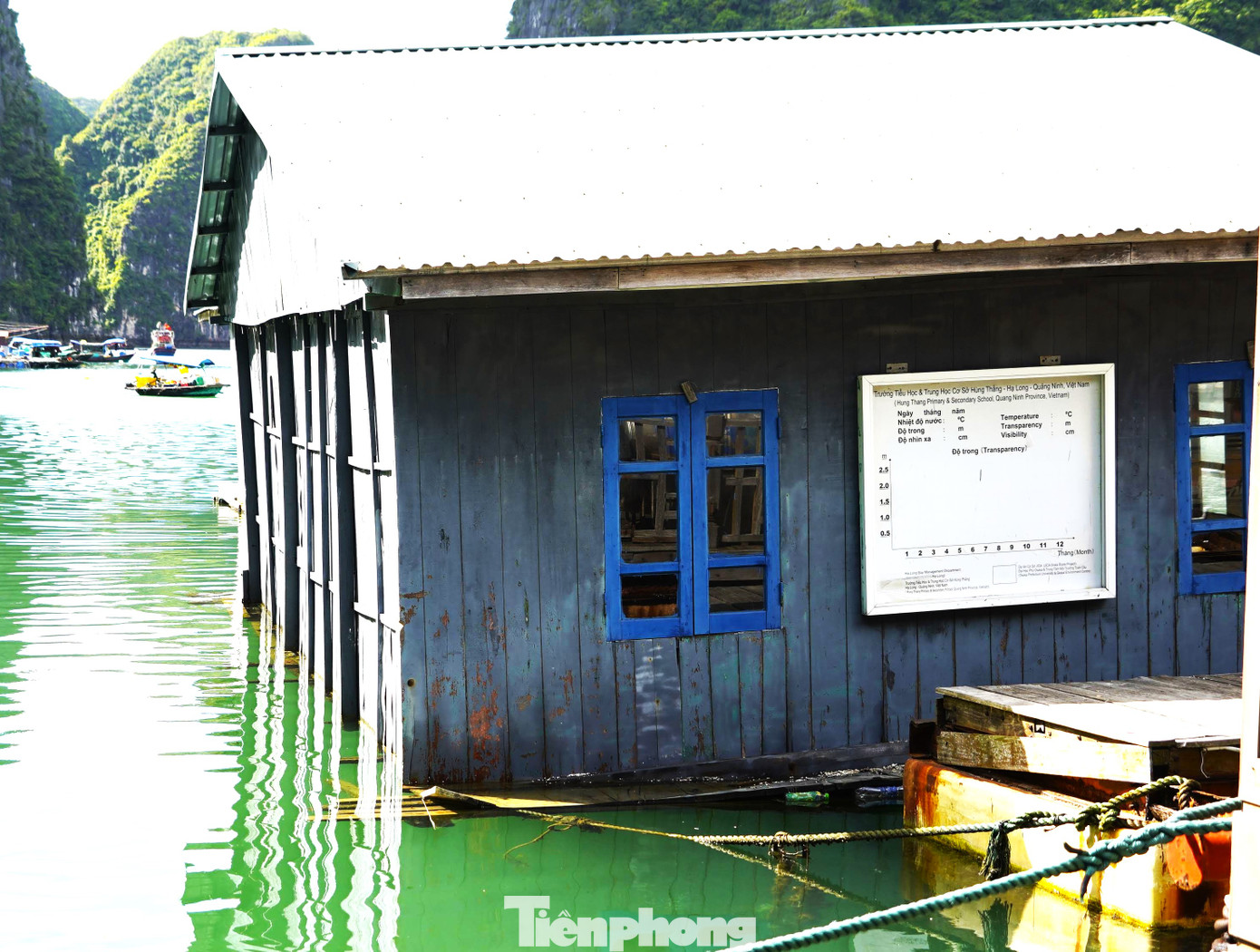 Ghi nhận của phóng viên Tiền Phong, nhiều hạng mục của khu bảo tồn này đã chìm dưới nước nhưng ban quản lý khu bảo tồn chỉ "bó tay" đứng nhìn vì không có nguồn kinh phí nào được phê duyệt.