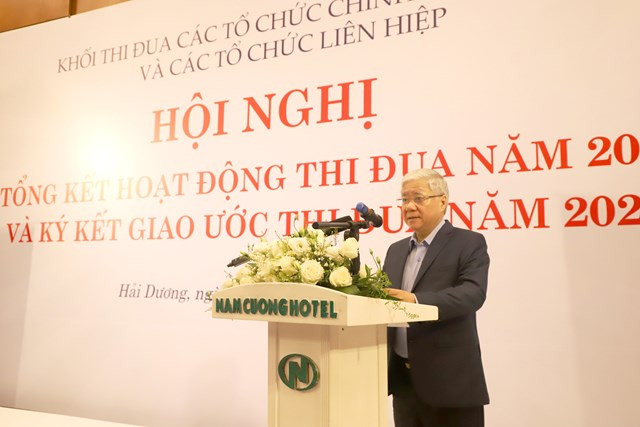 Ông Đỗ Văn Chiến - Bí thư Trung ương Đảng, Chủ tịch Uỷ ban Trung ương Mặt trận Tổ quốc Việt Nam chủ trì hội nghị. Ông Đỗ Văn Chiến - Bí thư Trung ương Đảng, Chủ tịch Uỷ ban Trung ương Mặt trận Tổ quốc Việt Nam chủ trì hội nghị.