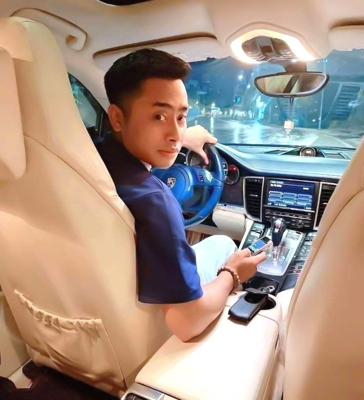 Với vỏ bọc doanh nhân thành đạt, Bùi Đình Khánh là một tên tội phạm cực kỳ nguy hiểm. Với vỏ bọc doanh nhân thành đạt, Bùi Đình Khánh là một tên tội phạm cực kỳ nguy hiểm.