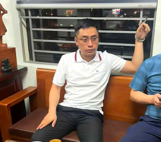 Bùi Đình Khánh tại cơ quan Công an. Bùi Đình Khánh tại cơ quan Công an.