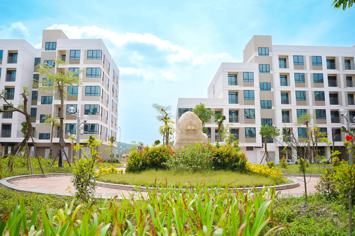 Dự án đáp ứng được chỗ ở ổn định cho khoảng hơn 4.000 công nhân, người lao động và gần 100 chuyên gia. Dự án đáp ứng được chỗ ở ổn định cho khoảng hơn 4.000 công nhân, người lao động và gần 100 chuyên gia.