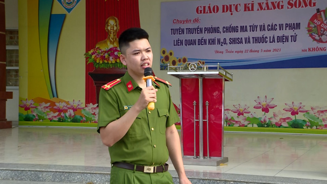 Thượng úy Nguyễn Đăng Khải, cán bộ Phòng Cảnh sát điều tra tội phạm về ma túy Công an tỉnh Quảng Ninh đã anh dũng hy sinh khi đang thực hiện nhiệm vụ. Thượng úy Nguyễn Đăng Khải, cán bộ Phòng Cảnh sát điều tra tội phạm về ma túy Công an tỉnh Quảng Ninh đã anh dũng hy sinh khi đang thực hiện nhiệm vụ.