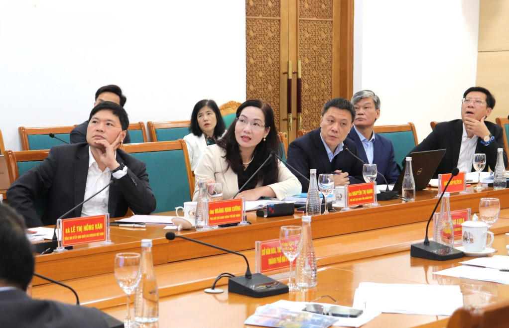 Lãnh đạo tỉnh Quảng Ninh và Hải Phòng tại buổi làm việc. Lãnh đạo tỉnh Quảng Ninh và Hải Phòng tại buổi làm việc.