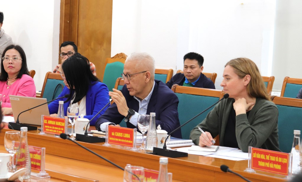 Đoàn công tác đề nghị hai địa phương báo cáo bổ sung một số vấn đề về các hoạt động phối hợp quản lý di sản. Đoàn công tác đề nghị hai địa phương báo cáo bổ sung một số vấn đề về các hoạt động phối hợp quản lý di sản.