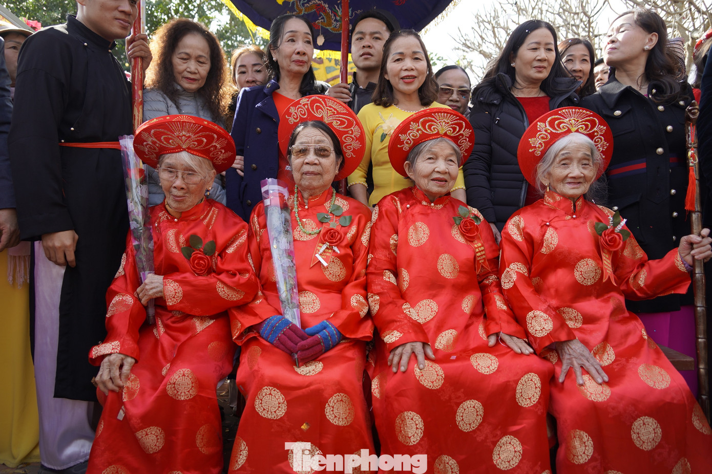Nhiều dòng họ, gia đình có từ 3 đến 4 Cụ thượng trên 80 tuổi. Những dòng họ nào có càng nhiều Cụ thượng chứng tỏ dòng họ, gia đình đó có nhiều may mắn, phúc đức... Nhiều dòng họ, gia đình có từ 3 đến 4 Cụ thượng trên 80 tuổi. Những dòng họ nào có càng nhiều Cụ thượng chứng tỏ dòng họ, gia đình đó có nhiều may mắn, phúc đức...