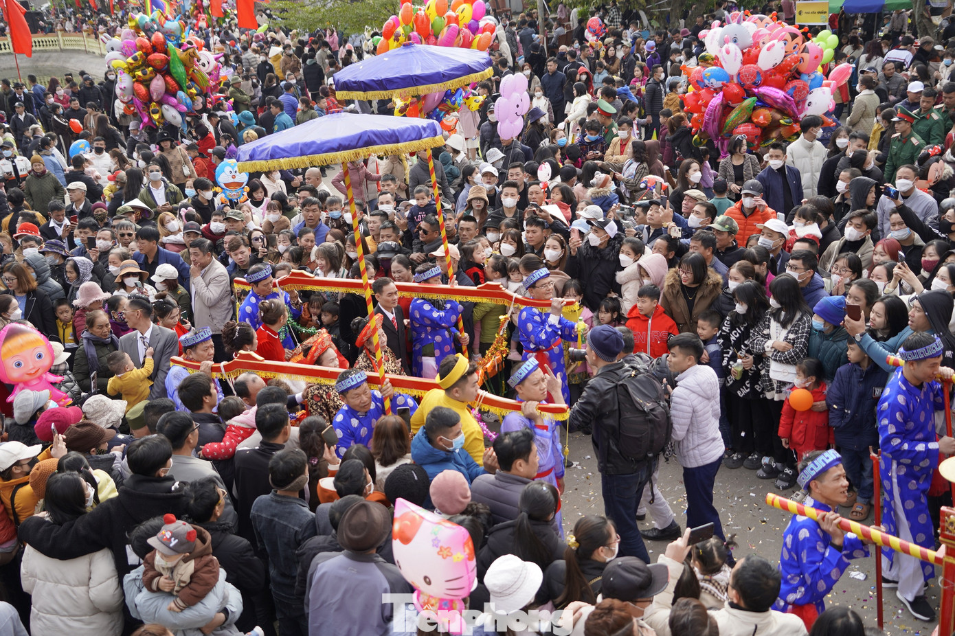 Theo Ban tổ chức Lễ hội Tiên Công, năm nay có 203 cụ được rước lên miếu, trong đó có 4 cụ 100 tuổi, 64 cụ 90 tuổi và 135 cụ 80 tuổi. Theo Ban tổ chức Lễ hội Tiên Công, năm nay có 203 cụ được rước lên miếu, trong đó có 4 cụ 100 tuổi, 64 cụ 90 tuổi và 135 cụ 80 tuổi.