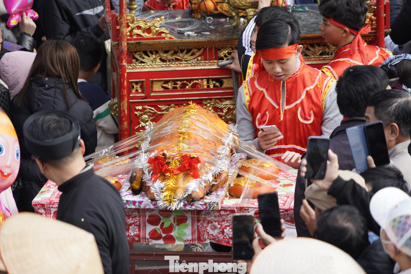 Ban đầu lập nên phường Bồng Lưu, sau đổi thành xã Phong Lưu gồm ba thôn: Phong Cốc, Cẩm La, Yên Đông. Để tưởng nhớ công ơn, nhân dân các xã ở đảo Hà Nam đã lập miếu để thờ và báo ơn vào dịp đầu năm. Ban đầu lập nên phường Bồng Lưu, sau đổi thành xã Phong Lưu gồm ba thôn: Phong Cốc, Cẩm La, Yên Đông. Để tưởng nhớ công ơn, nhân dân các xã ở đảo Hà Nam đã lập miếu để thờ và báo ơn vào dịp đầu năm.