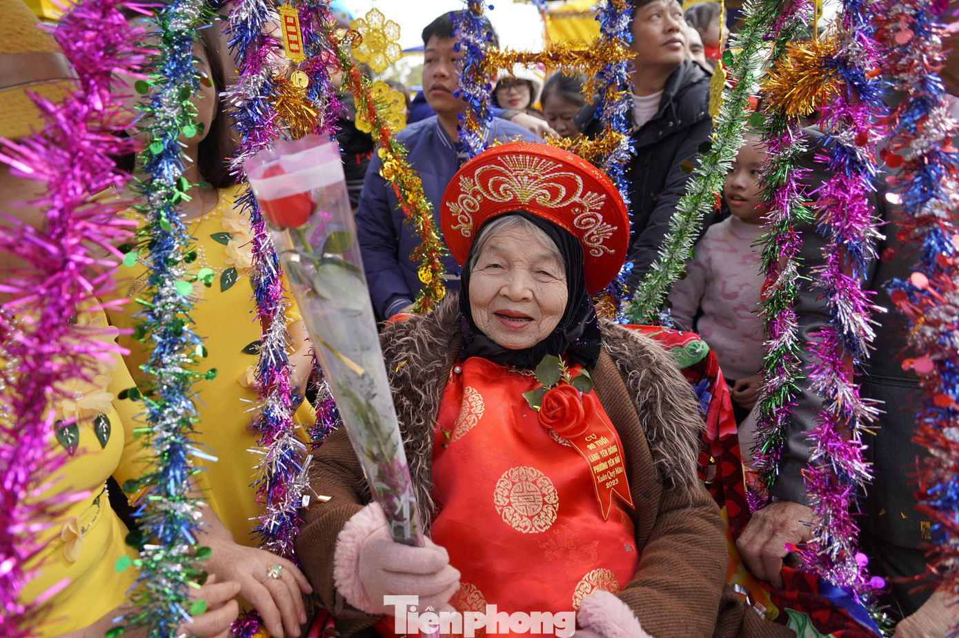 Các Cụ thượng hoan hỷ cùng con cháu trong ngày lễ trọng đại nhất vùng đảo Hà Nam, Quảng Yên. Các Cụ thượng hoan hỷ cùng con cháu trong ngày lễ trọng đại nhất vùng đảo Hà Nam, Quảng Yên.
