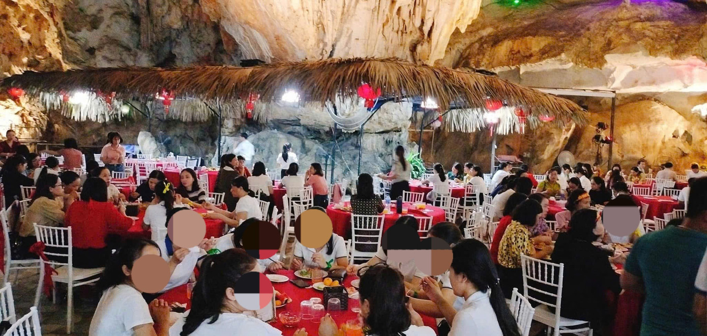 Hang động Vũng Đục bị biến thành nhà hàng phục vụ hàng nghìn thực khách.
