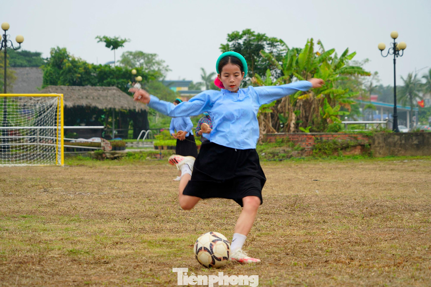 Các cô gái Sán Chỉ mặc váy đá bóng, hình ảnh thú vị chỉ có ở Bình Liêu, Quảng Ninh.