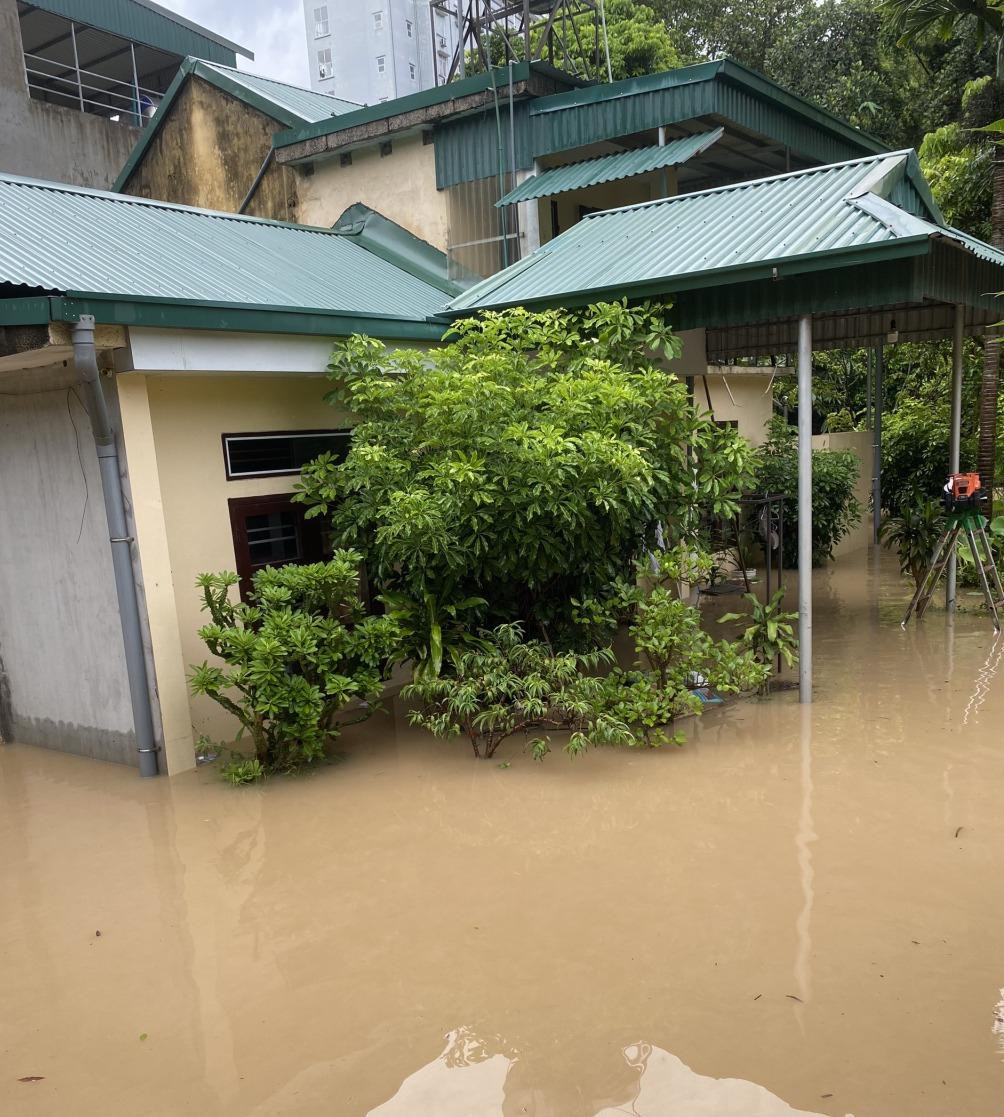 Nhiều khu vực ở TP Cẩm Phả cũng bị ngập sâu.