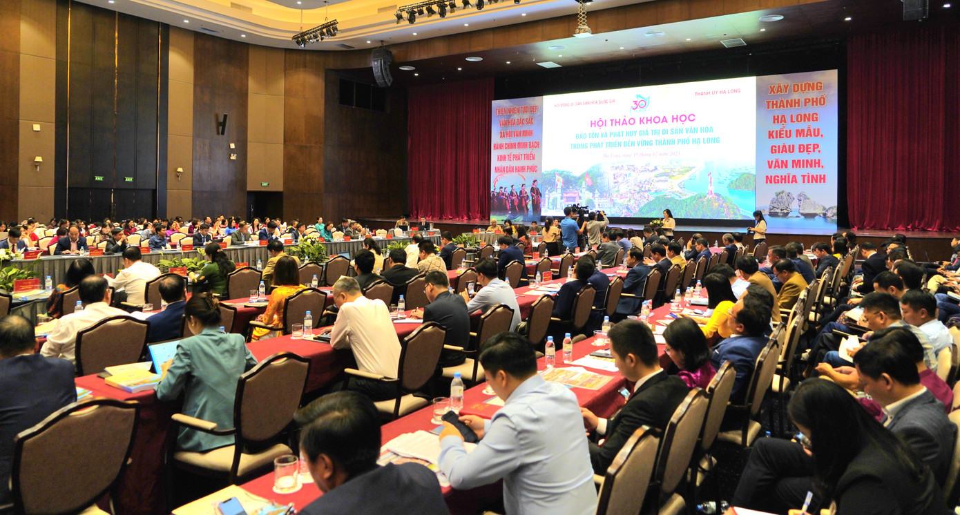 Hội thảo khoa học “Bảo tồn và phát huy giá trị di sản văn hóa trong phát triển bền vững thành phố Hạ Long”. Hội thảo khoa học “Bảo tồn và phát huy giá trị di sản văn hóa trong phát triển bền vững thành phố Hạ Long”.