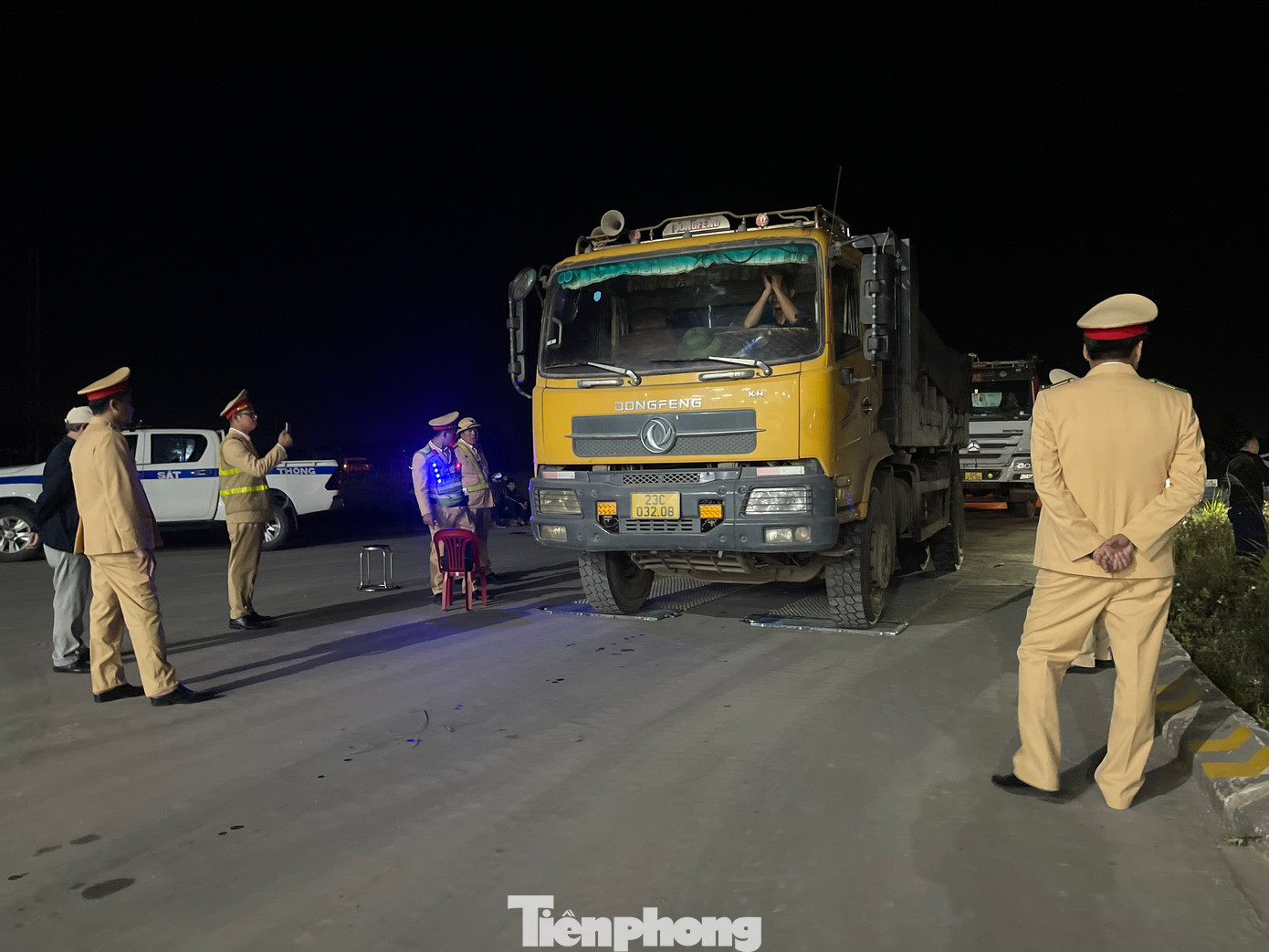 Trong đó, có tới 26 xe quá tải trên 150%; 3 trường hợp quá tải trên 300%.