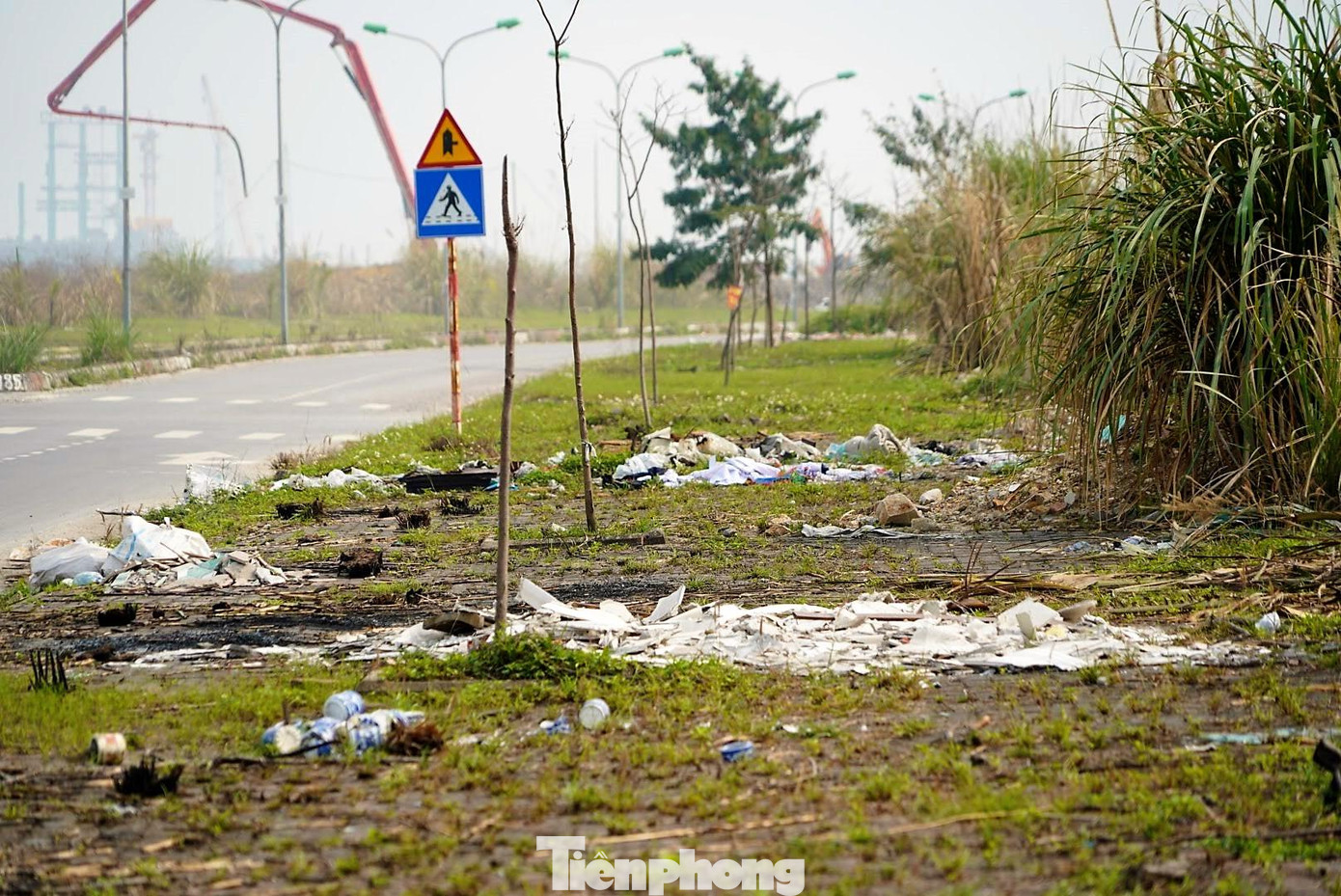 Hạ tầng khu đô thị được xây dựng từ lâu và đang có dấu hiệu xuống cấp trầm trọng.