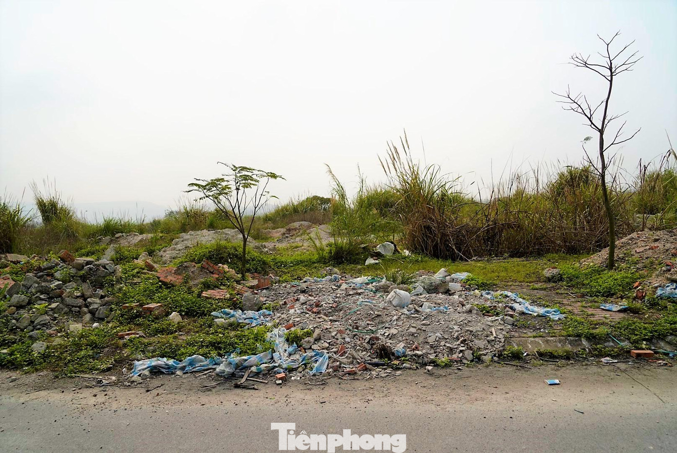 Khu công trình công cộng dịch vụ thương mại: 51.000m2, còn lại là công trình phục vụ giáo dục, khu vui chơi giải trí – thể dục thể thao – công viên xanh, hệ thống bãi đỗ xe hạ tầng giao thông thoát nước, chung cư , nhà trẻ mẫu giáo, trung tâm y tế.