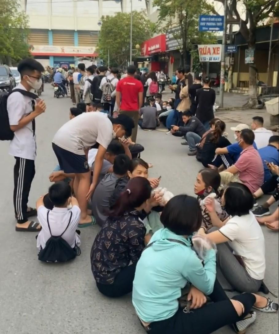 Được biết, chiều nay (18/5), trận bán kết 2 giữa Thái Lan và Philippines sẽ diễn ra vào lúc 15h30. Cùng ngày, trận bán kết 1 giữa Việt Nam và Myanmar sẽ diễn ra vào lúc 19h. Được biết, chiều nay (18/5), trận bán kết 2 giữa Thái Lan và Philippines sẽ diễn ra vào lúc 15h30. Cùng ngày, trận bán kết 1 giữa Việt Nam và Myanmar sẽ diễn ra vào lúc 19h.