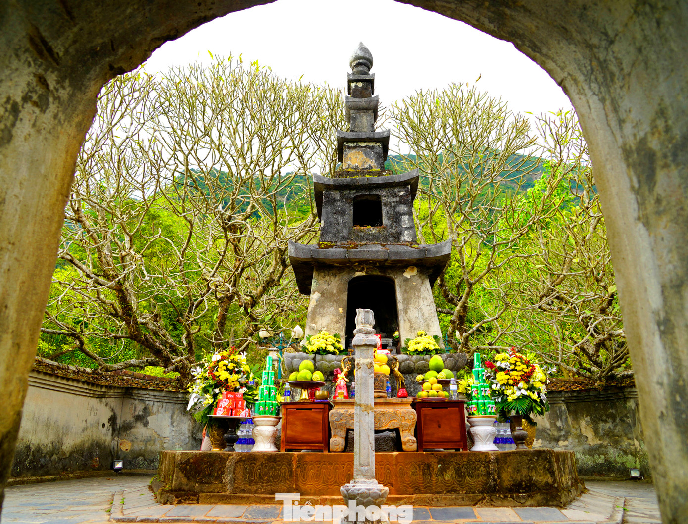 Không ồn ào, náo nhiệt. Yên Tử mùa thu cho ta một cảm giác thân quen đến lạ kỳ.