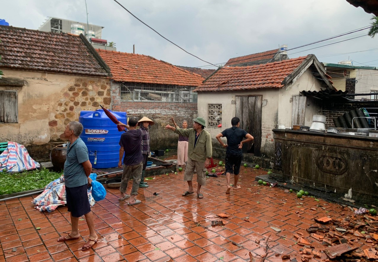 Người dân tích cực khắc phục hậu quả. Người dân tích cực khắc phục hậu quả.