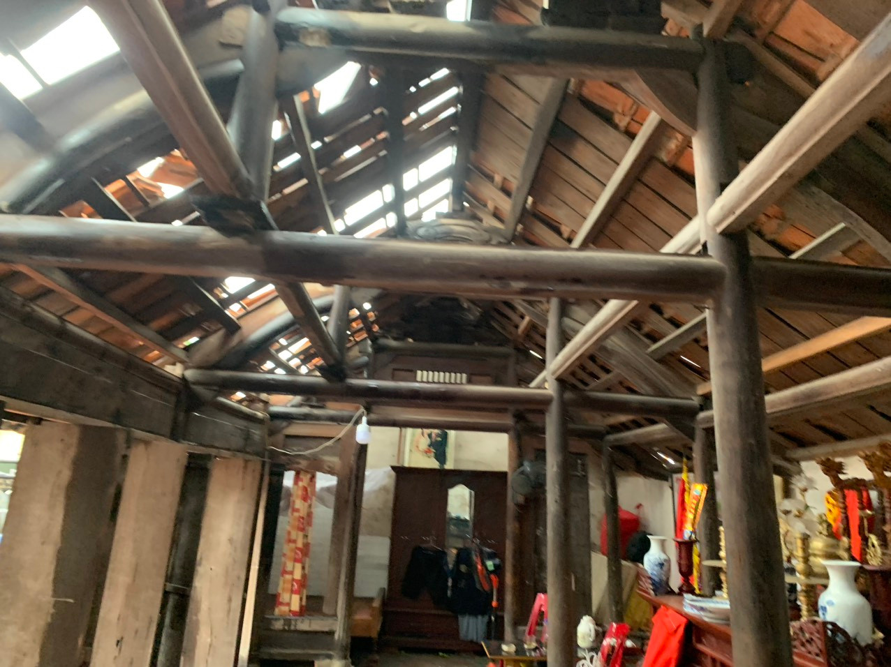 71 ngôi nhà bị tốc mái. 71 ngôi nhà bị tốc mái.