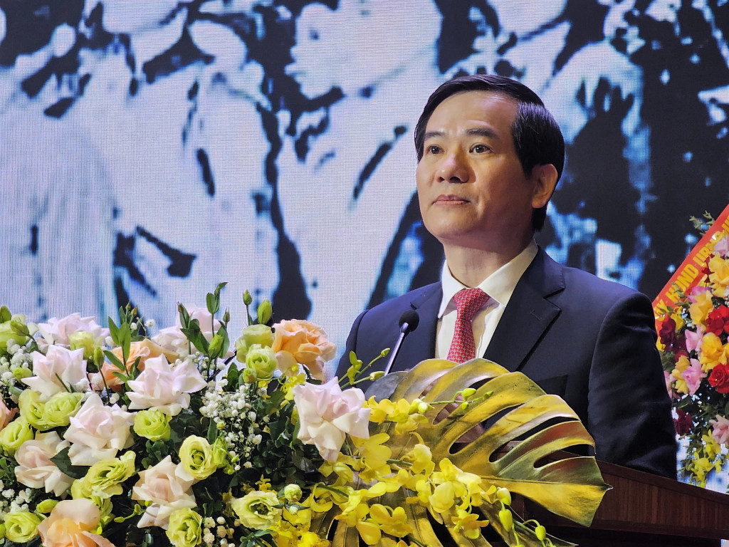 Bí thư Thành ủy Hạ Long Vũ Quyết Tiến ghi nhận và đánh giá cao những đóng góp của lực lượng vũ trang trong những thành tựu phát triển kinh tế - xã hội của thành phố.