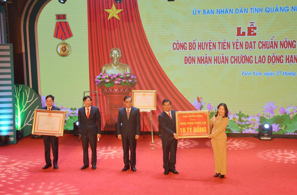 Tỉnh Quảng Ninh tặng thưởng huyện Tiên công trình phúc lợi trị giá 10 tỷ đồng.