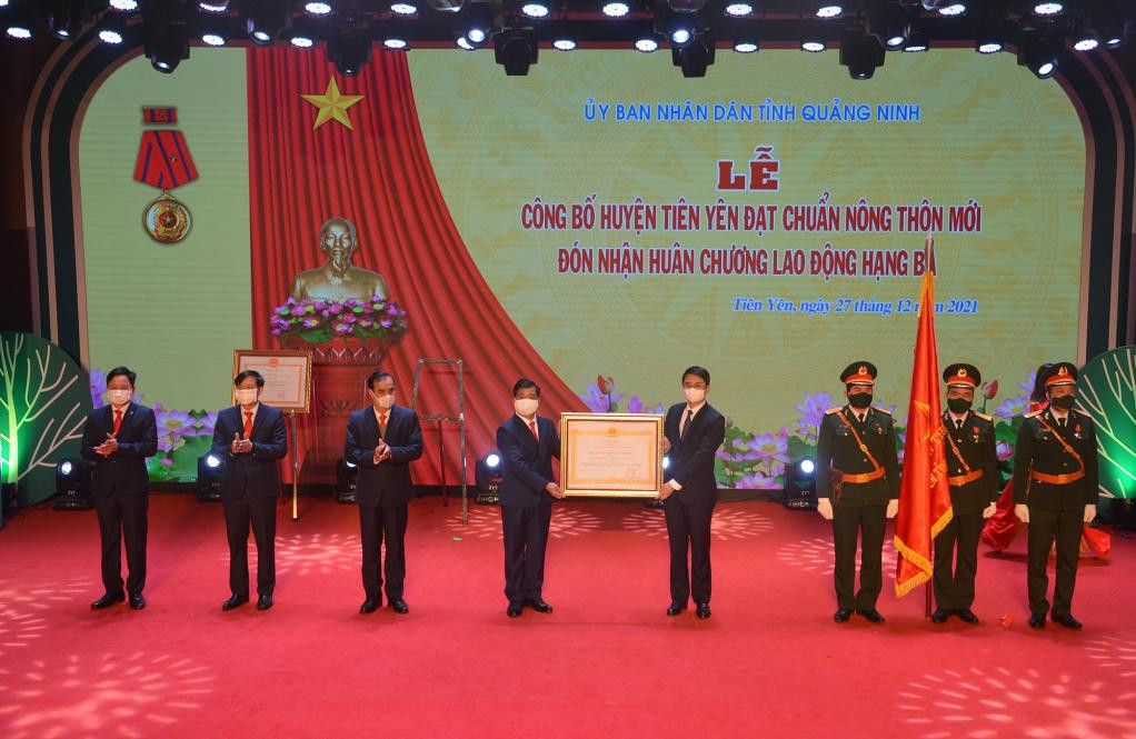 Đảng bộ, chính quyền và nhân dân các dân tộc huyện Tiên Yên được Đảng, Nhà nước tặng thưởng Huân chương Lao động hạng Ba.