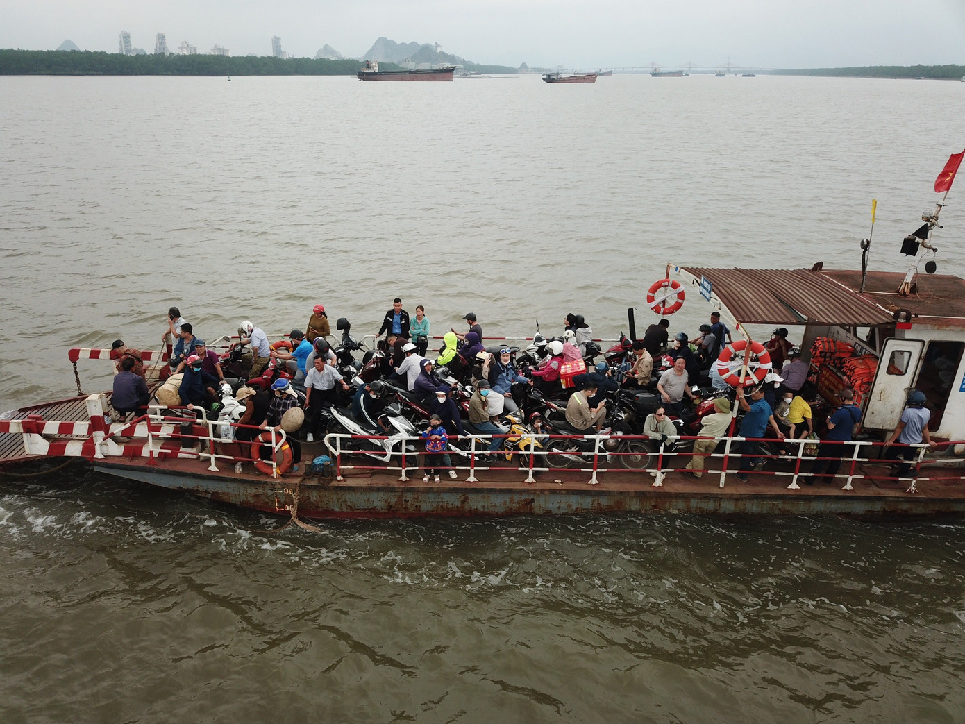 Trong gần 50 năm với sự mệnh kết nối hai địa phương, phà Rừng có đóng góp rất lớn cho phát triển kinh tế vùng. Trong gần 50 năm với sự mệnh kết nối hai địa phương, phà Rừng có đóng góp rất lớn cho phát triển kinh tế vùng.