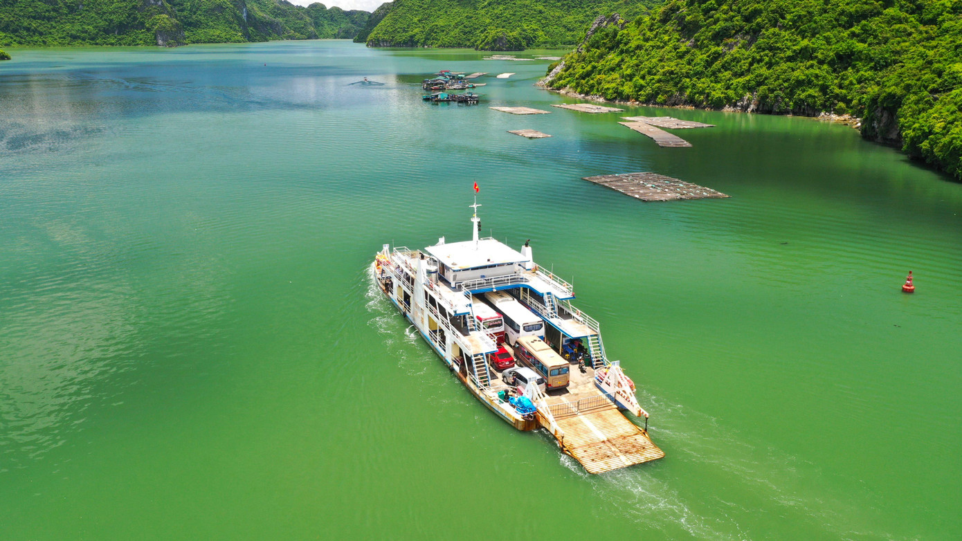 Tuyến phà Tuần Châu – Cát Bà được đưa vào hoạt động từ năm 2009 do Công ty TNHH Âu Lạc Quảng Ninh – Tập đoàn Tuần Châu đầu tư xây dựng. Tuyến phà Tuần Châu – Cát Bà được đưa vào hoạt động từ năm 2009 do Công ty TNHH Âu Lạc Quảng Ninh – Tập đoàn Tuần Châu đầu tư xây dựng.