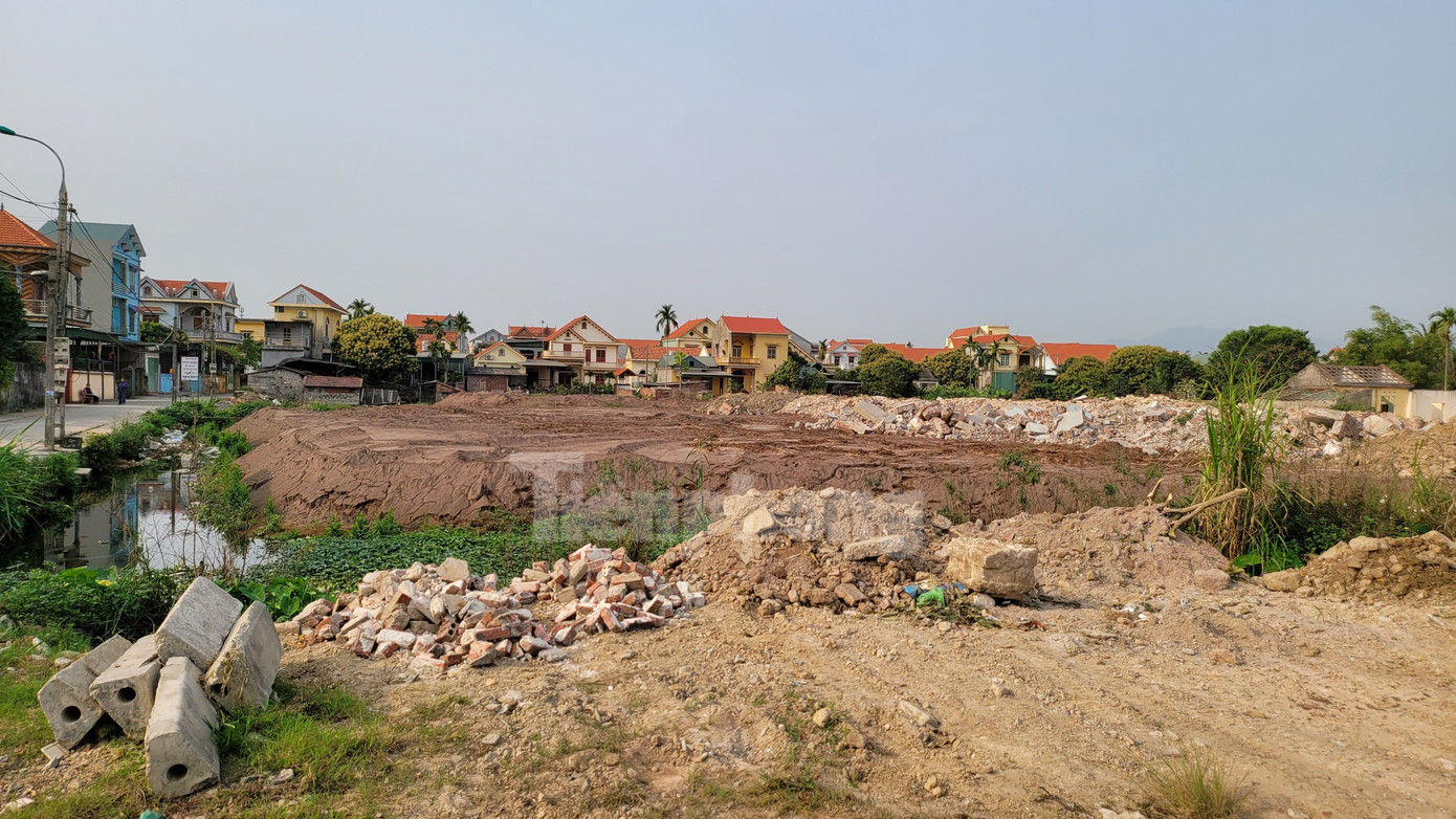 Dự án khu dân cư phía Bắc trụ sở UBND phường Hưng Đạo đến nay vẫn đang ngổn ngang trong quá trình san lấp mặt bằng.